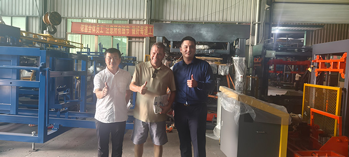 巴西一食品工业公司访问了武汉克莱因智能装备有限公司泉州生产基地